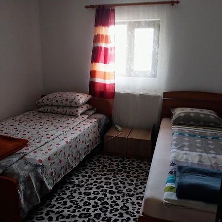 Casa Andreea Hotel Novaci-Straini Luaran gambar